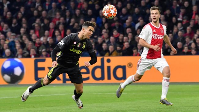 Bintang Pesepakbola, Cristiano Ronaldo berhasil mencetak gol untuk Juventus saat bertandang ke markas Ajax Amsterdam